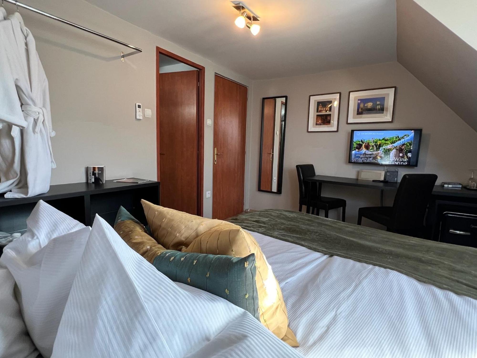 Margareta Garden & Spa Eger Ngoại thất bức ảnh