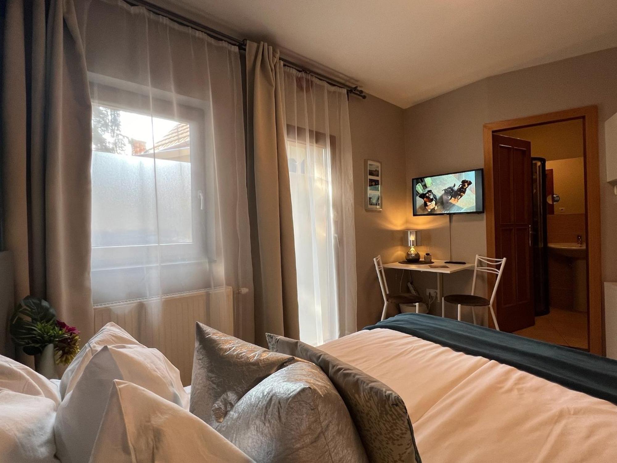 Margareta Garden & Spa Eger Ngoại thất bức ảnh
